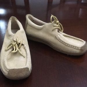 Yellow Box Shoes light tan lace up shoes